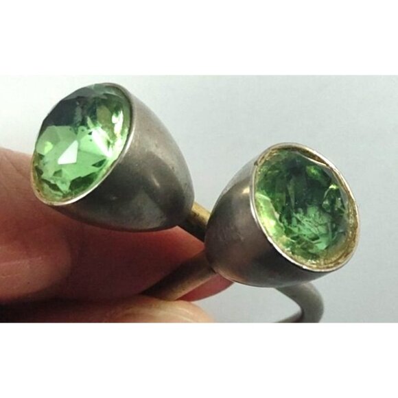 COPY - Vintage Faux Peridot Silver Tone 2.25" Shawl Tie Scarf Cloak Cross Twist… - Picture 6 of 8